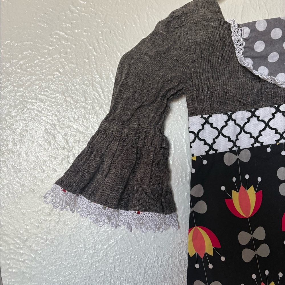 Charming Kids bell sleeve Dress with Floral and Plaid Design - Picture 4 of 8